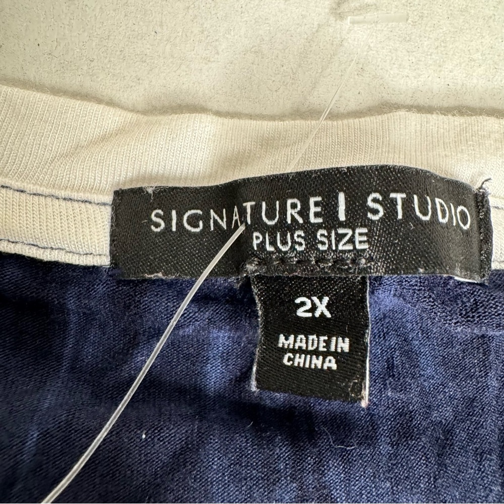 π Signature Studio Top π - Picture 4 of 6